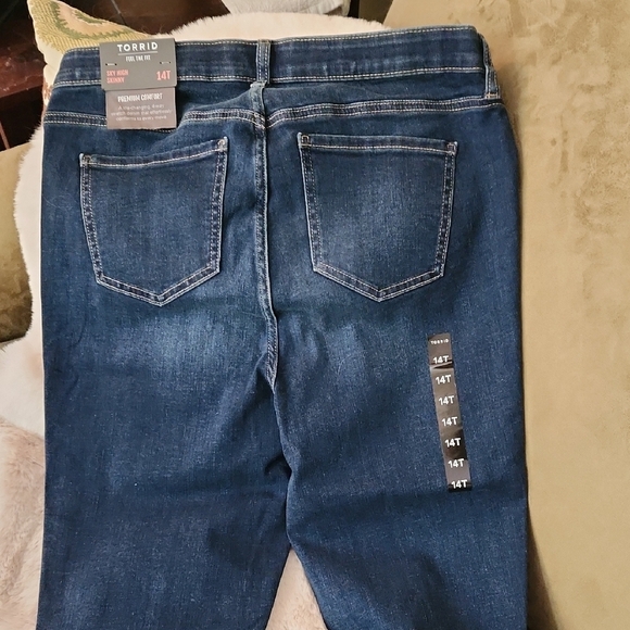 NWT Torrid Dark Blue Sky High Skinny Jeans-Size 14T - Picture 4 of 6